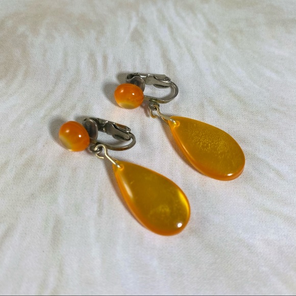 Vintage lucite MoonGlow tear drop clip earrings 60s - Picture 2 of 6